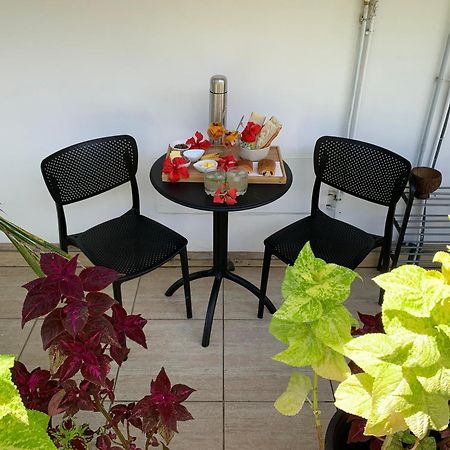 A Tomo Mai Homestay, Close To Airport, Private Bathroom Free Parking And Wifi With High Connection And Breakfast Optional Faaa Kültér fotó