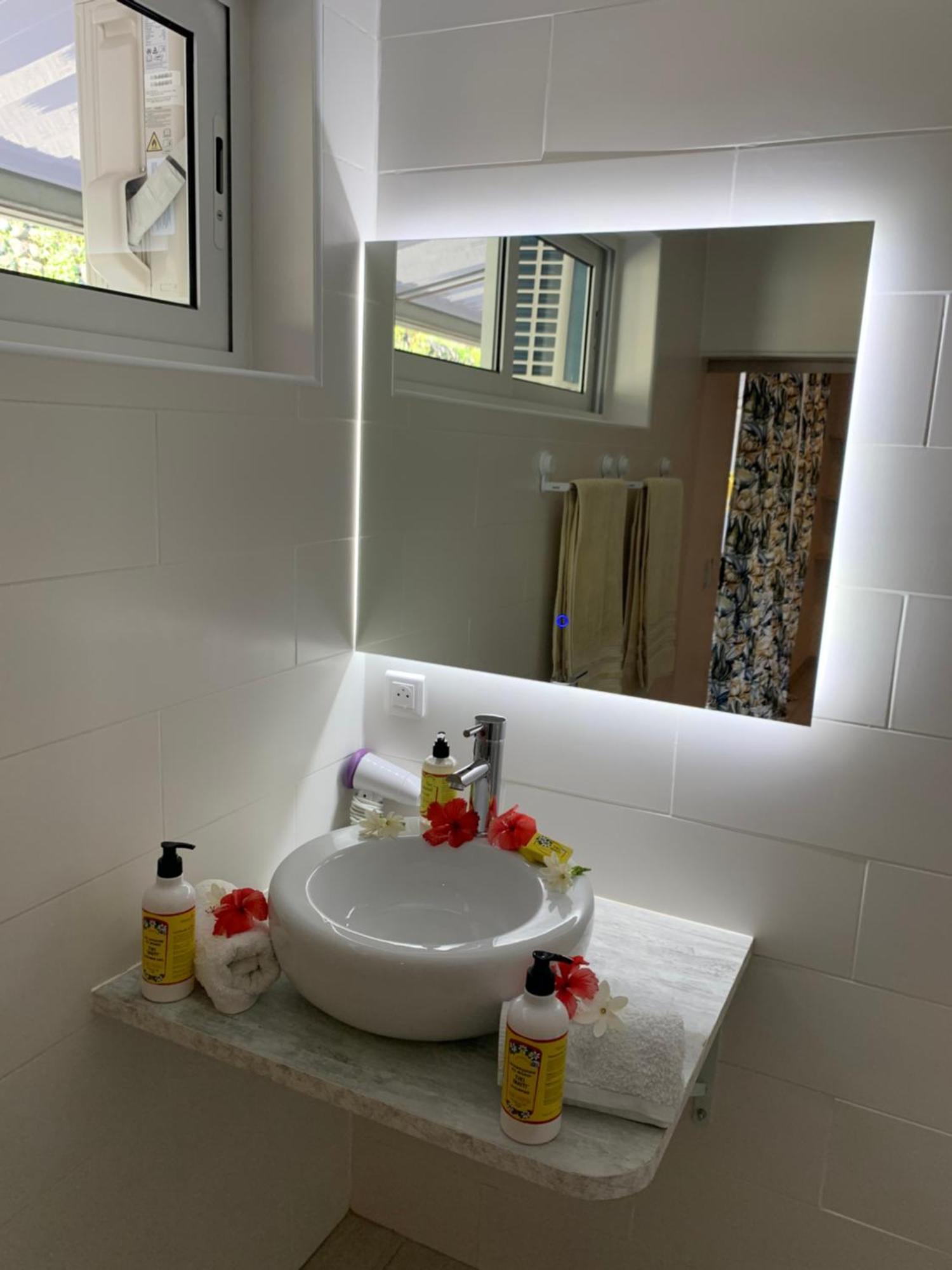 A Tomo Mai Homestay, Close To Airport, Private Bathroom Free Parking And Wifi With High Connection And Breakfast Optional Faaa Kültér fotó