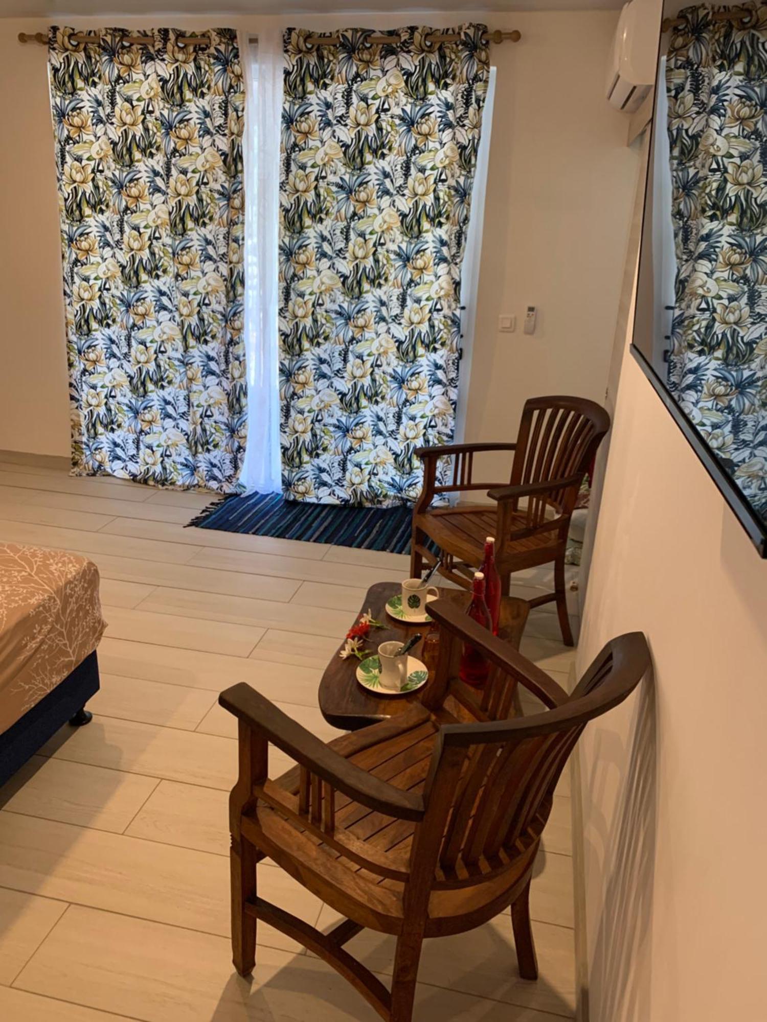A Tomo Mai Homestay, Close To Airport, Private Bathroom Free Parking And Wifi With High Connection And Breakfast Optional Faaa Kültér fotó
