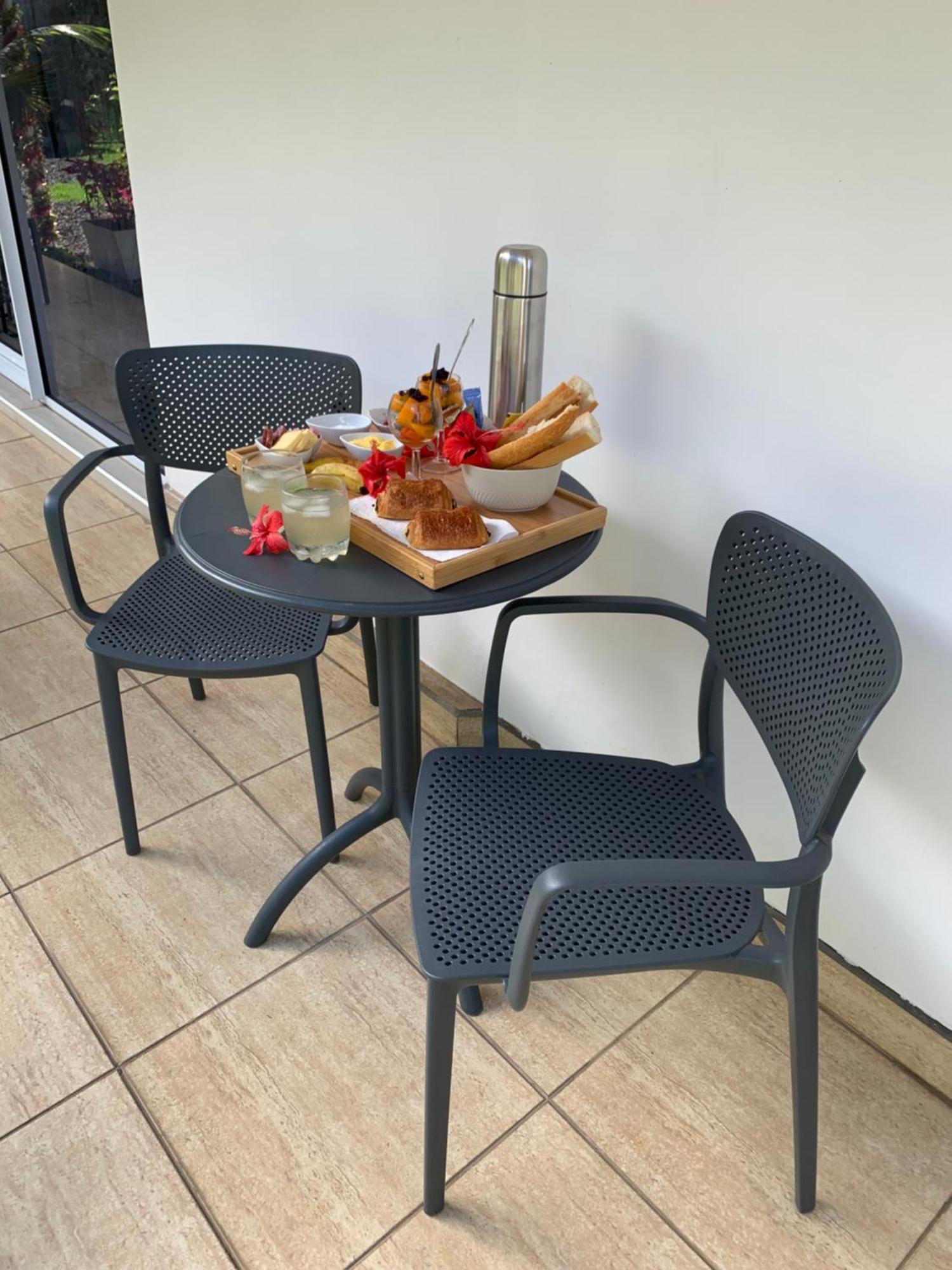 A Tomo Mai Homestay, Close To Airport, Private Bathroom Free Parking And Wifi With High Connection And Breakfast Optional Faaa Kültér fotó