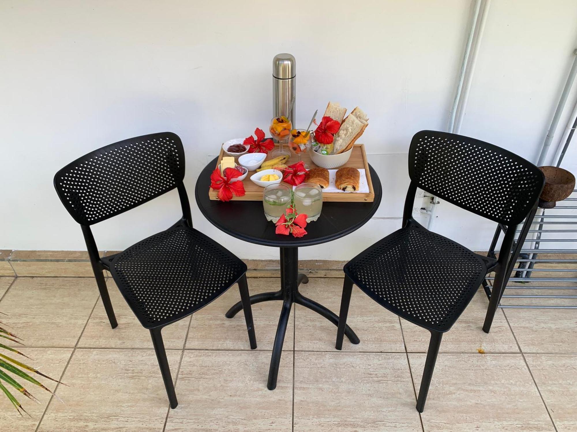 A Tomo Mai Homestay, Close To Airport, Private Bathroom Free Parking And Wifi With High Connection And Breakfast Optional Faaa Kültér fotó