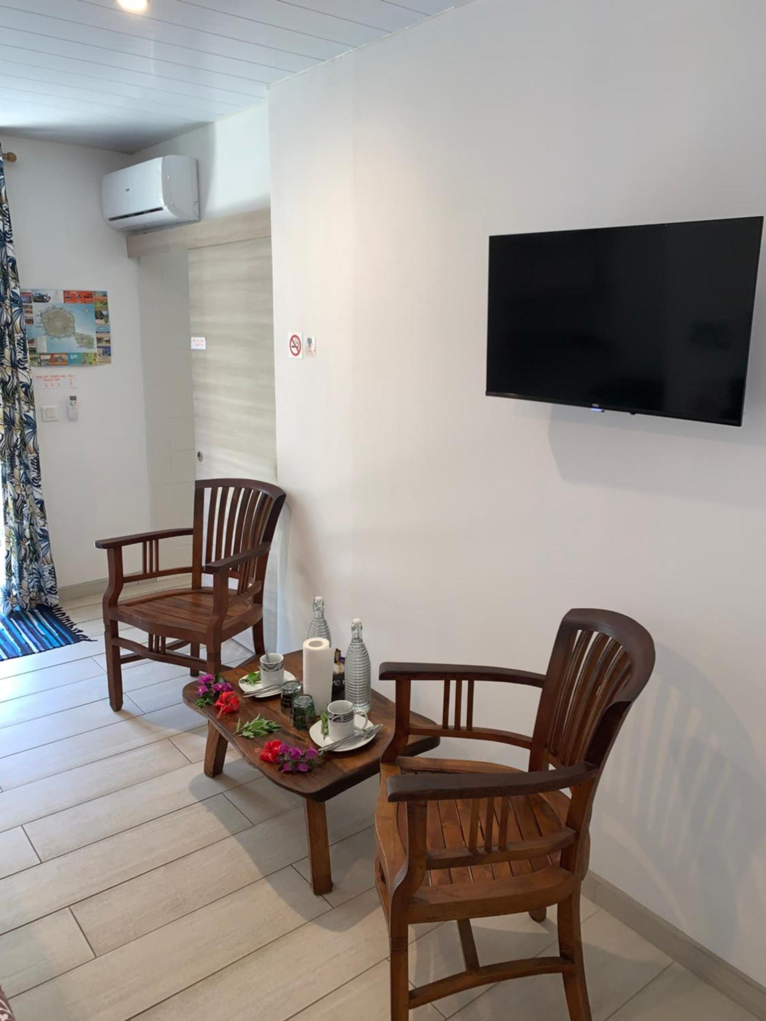 A Tomo Mai Homestay, Close To Airport, Private Bathroom Free Parking And Wifi With High Connection And Breakfast Optional Faaa Kültér fotó